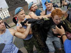Detienen en Rusia a 17 activistas LGBT, al protestar por abusos en Chechenia