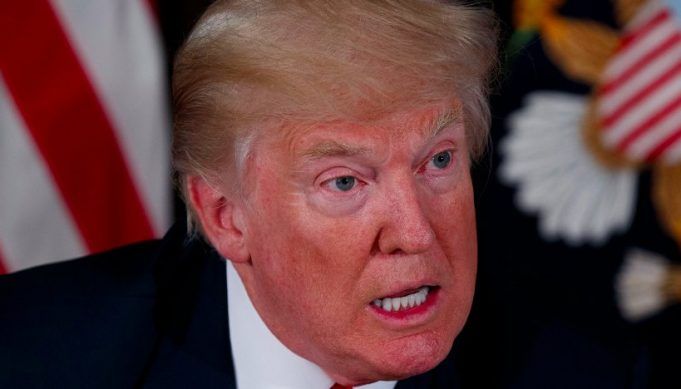 Demandan a Trump por tratar de prohibir a personas trans en ejército de EU