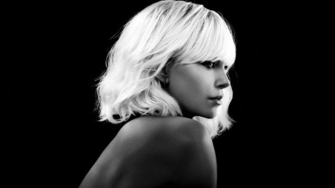 Charlize Theron se luce en ‘Atomic Blonde’.-Reseña