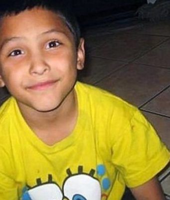 Tortura y asesina al hijo de su novia, tras suponer que el niño era gay