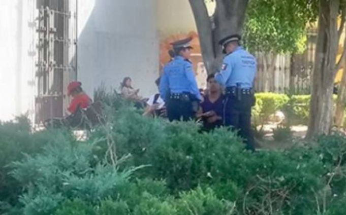 Que se suelten de las manos y se vayan del parque: Policía en Puebla a pareja de chicos