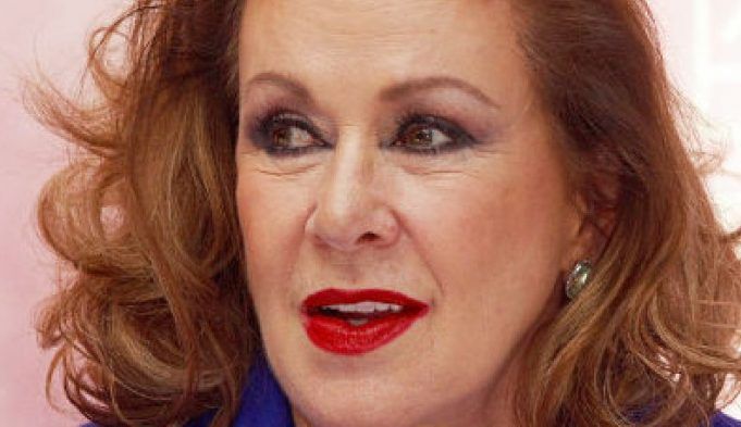 Que las parejas gay adopten perritos, no niños, dice Laura Zapata