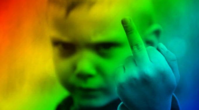 Niegan adopción a pareja tras solicitar que el niño no fuera gay