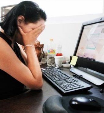 ¿Qué es el ‘techo de cristal’ en el trabajo y cómo actúa contra las mujeres?