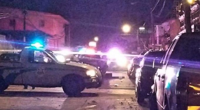 Apedrean domicilio de pareja gay en Baja California y matan a uno