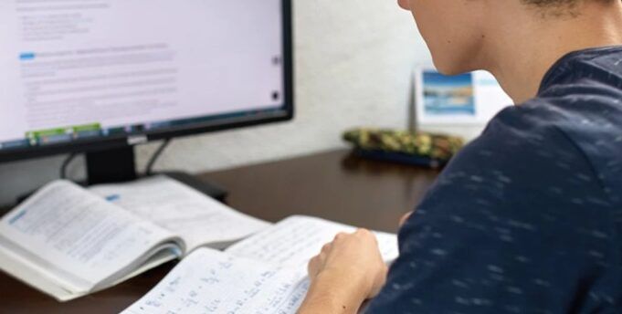 Clases en línea: libros clave para mantener la productividad escolar